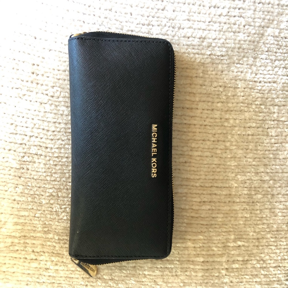 Michael Kors Jet Set Travel Wallet - Picture 1 of 5